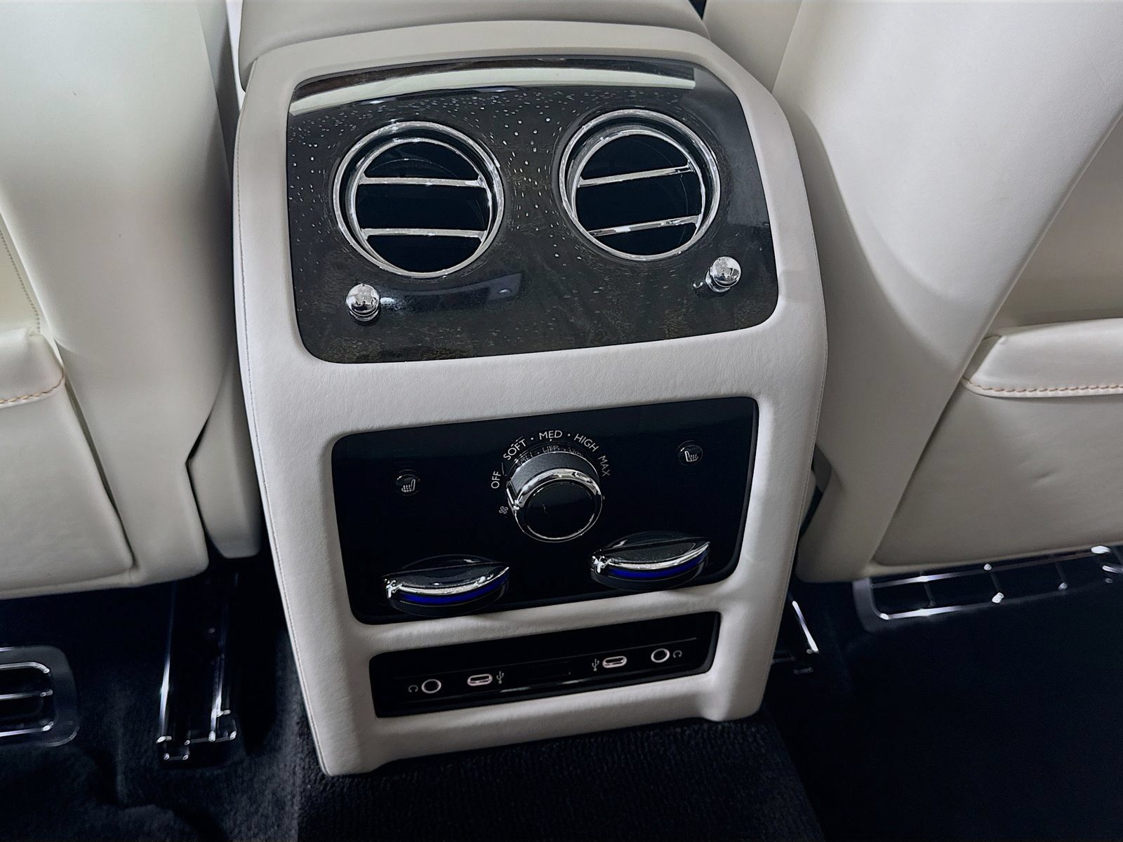 Certified 2025 Rolls-Royce Ghost AWD/4WD image 24