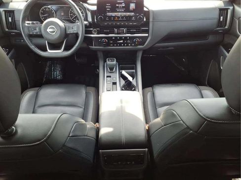 Used 2023 Nissan Pathfinder SL FWD image 11
