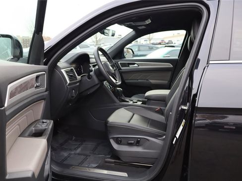 Certified 2023 Volkswagen Atlas Cross Sport SE w/ Black Wheel Package image 15