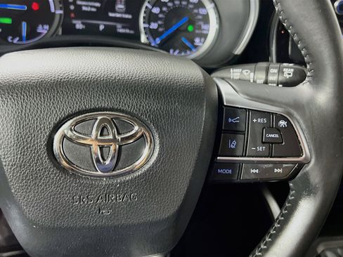 Used 2021 Toyota Highlander XLE FWD image 20