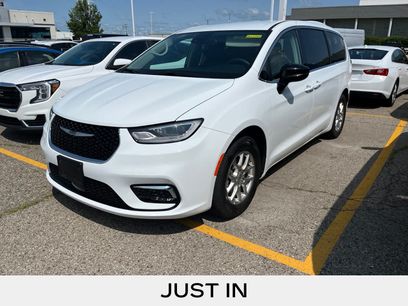 Used 2024 Chrysler Pacifica Touring-L