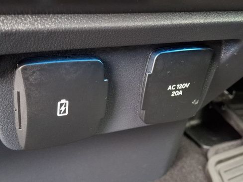 Used 2024 Ford F150 Lariat AWD/4WD image 11
