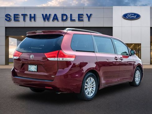 Used 2012 Toyota Sienna XLE FWD image 7