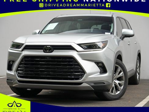 Used 2024 Toyota Grand Highlander FWD image 1