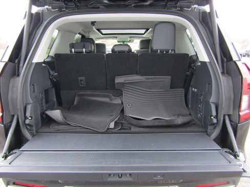 Used 2025 Ford Expedition Platinum AWD/4WD image 10