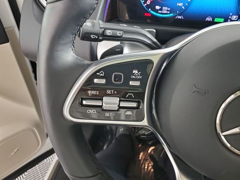 Used 2023 Mercedes-Benz EQB 300 4MATIC image 19