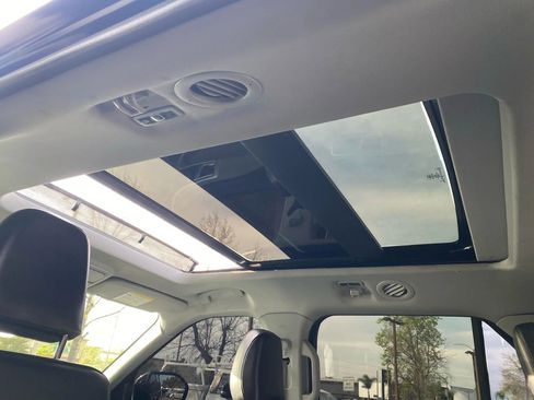 Used 2022 Ford Explorer XLT w/ Equipment Group 202A image 31