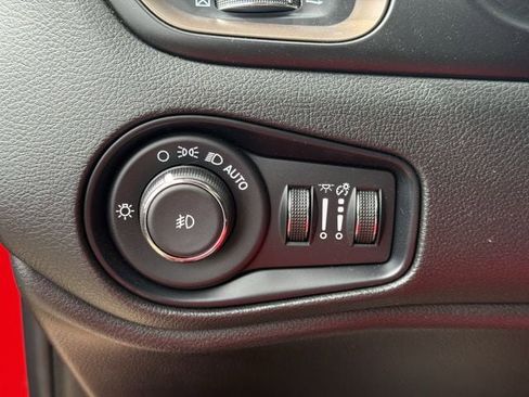Used 2023 Jeep Renegade Latitude AWD/4WD image 23