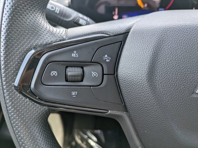 Used 2025 Chevrolet Trax LT FWD image 21