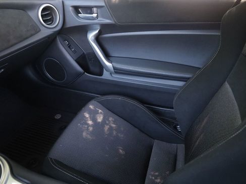 Used 2020 Toyota 86 RWD image 11