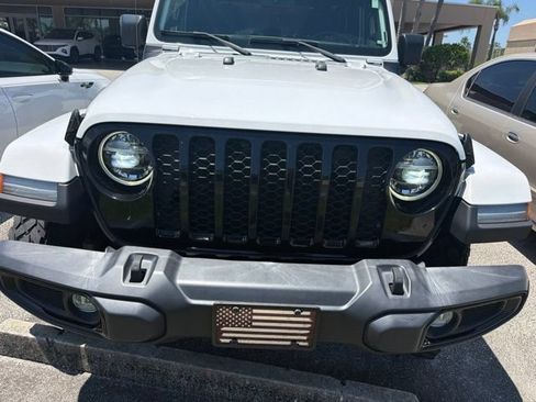 Used 2022 Jeep Gladiator Sport AWD/4WD image 2