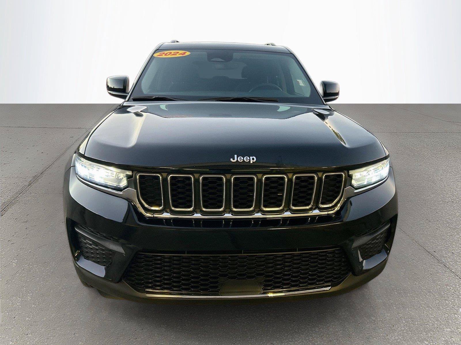 Used 2024 Jeep Grand Cherokee Laredo X w/ Trailer Tow Package AWD/4WD image 9
