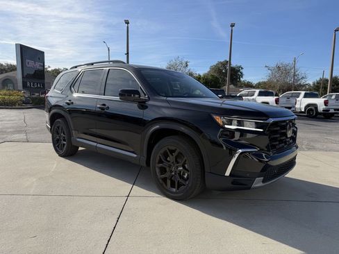 New 2025 Honda Pilot Touring image 2