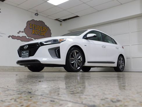 Used 2018 Hyundai Ioniq Limited FWD image 9