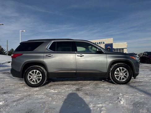 Used 2020 Chevrolet Traverse LT w/ Driver Confidence II Package image 2