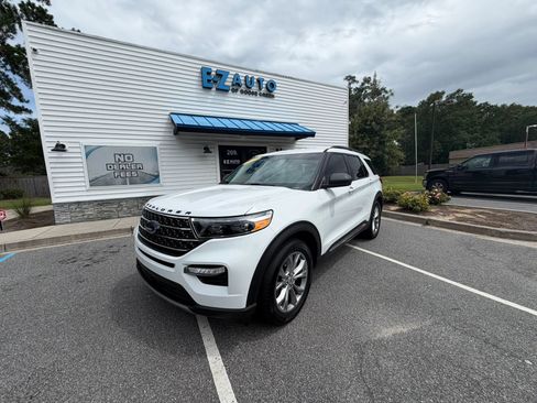Used 2021 Ford Explorer XLT w/ Equipment Group 202A RWD image 2