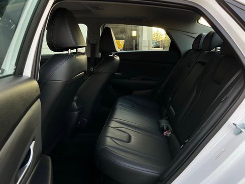 Used 2025 Hyundai Elantra Limited image 12