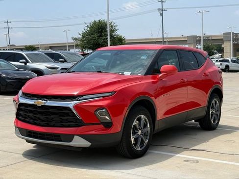 Used 2025 Chevrolet Blazer LT FWD image 6