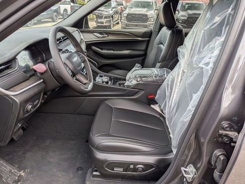 New 2026 Jeep Grand Cherokee L Limited AWD/4WD image 9