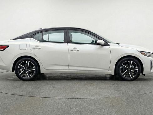 Used 2025 Nissan Sentra SV FWD image 11