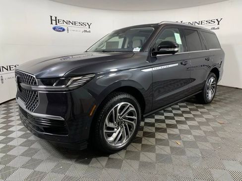 New 2025 Lincoln Navigator Reserve image 2