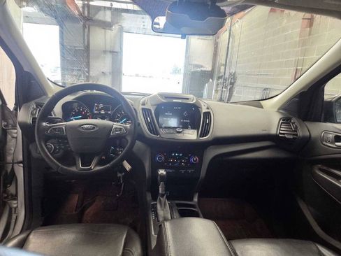 Used 2017 Ford Escape SE w/ SE Leather Comfort Package FWD image 5