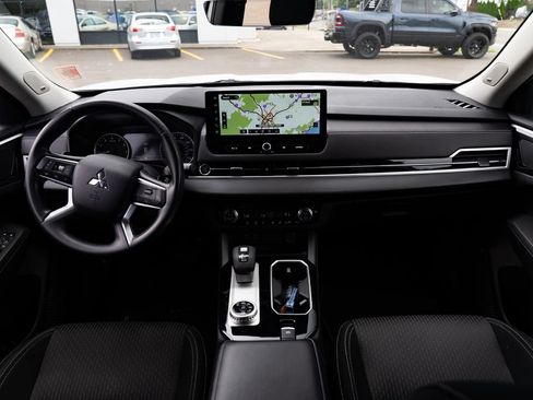 Used 2025 Mitsubishi Outlander ES AWD/4WD image 7