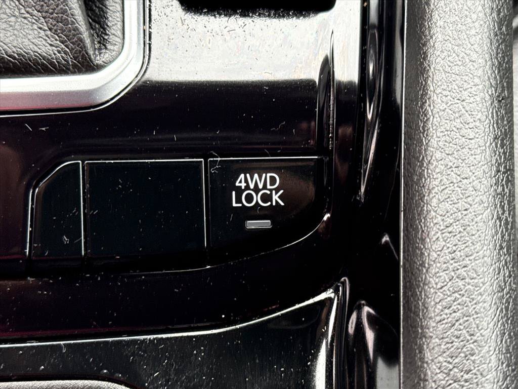 Used 2025 Jeep Compass Limited AWD/4WD image 13