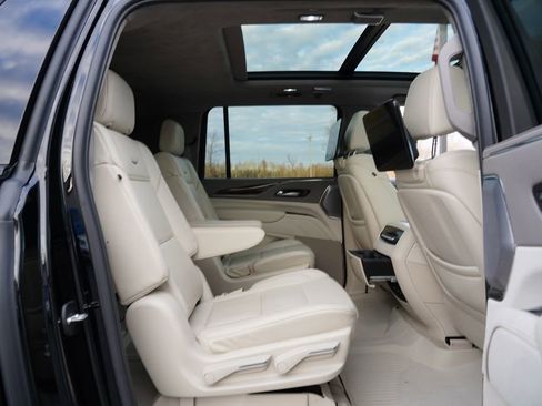 Used 2024 Cadillac Escalade ESV Sport Platinum w/ LPO, ONYX Package AWD/4WD image 31