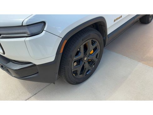 Used 2025 Rivian R1S Premium AWD/4WD image 9