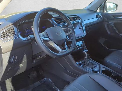 Used 2022 Volkswagen Tiguan SE image 9