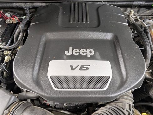 Used 2017 Jeep Wrangler Sport image 9