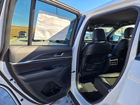 New 2026 Jeep Grand Cherokee Altitude AWD/4WD image 24