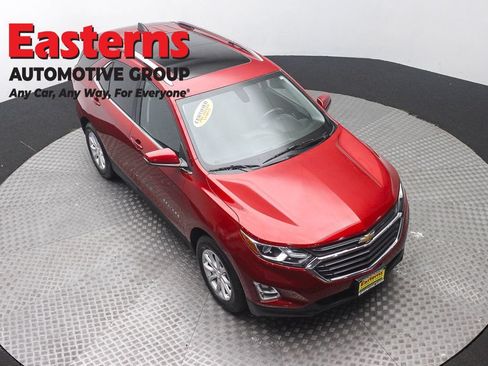 Used 2019 Chevrolet Equinox LT w/ Sun & Navigation Package AWD/4WD image 3