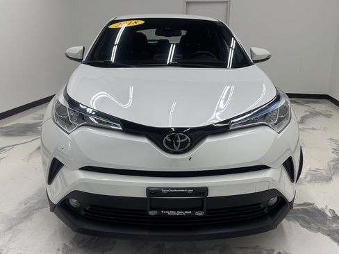 Used 2018 Toyota C-HR XLE FWD image 3