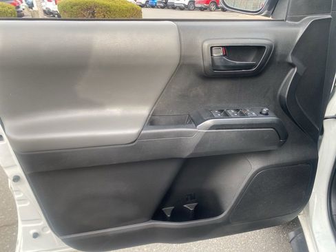 Used 2022 Toyota Tacoma SR w/ SR Convenience Package image 9