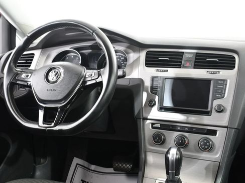 Used 2017 Volkswagen Golf S FWD image 8