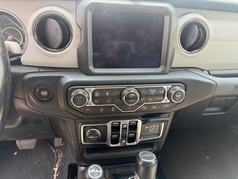 Used 2021 Jeep Gladiator Overland AWD/4WD image 4