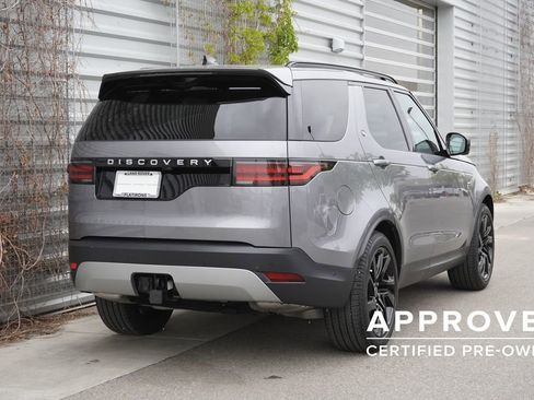 Used 2025 Land Rover Discovery S image 2