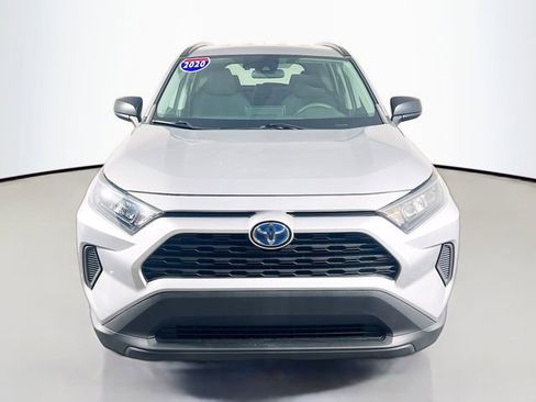 Used 2020 Toyota RAV4 LE image 2