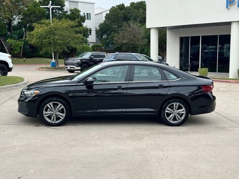 Used 2024 Volkswagen Jetta SE FWD image 3