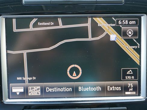 Used 2014 Volkswagen Touareg Sport image 27