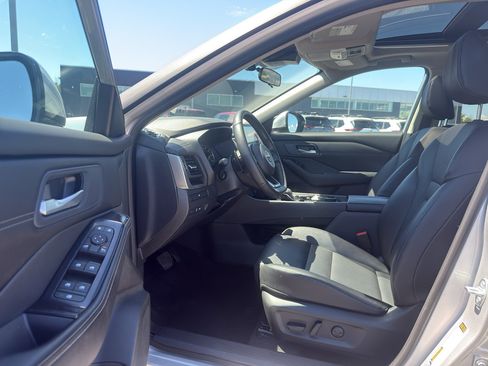 Certified 2024 Nissan Rogue SV w/ SV Premium Package AWD/4WD image 11