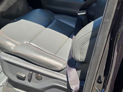 Used 2025 Ford Expedition Active AWD/4WD image 29
