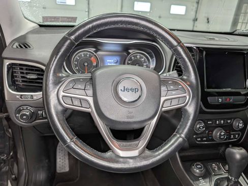 Used 2019 Jeep Cherokee Limited image 41