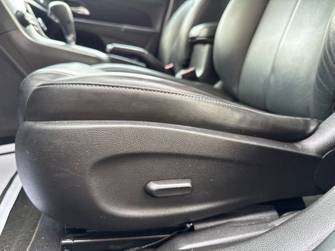 Used 2011 Chevrolet Cruze LTZ FWD image 15