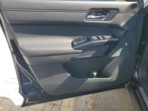 New 2026 Nissan Pathfinder Platinum image 15