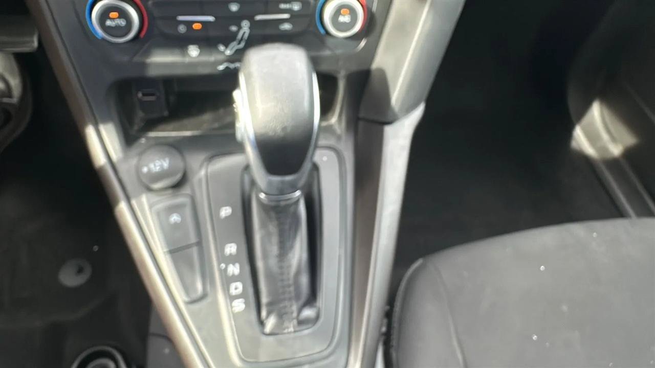 Used 2018 Ford Focus SE w/ SE Appearance Package FWD image 45