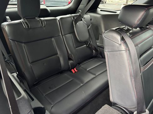 Used 2025 Ford Explorer ST-Line w/ ST-Line Street Pack image 35