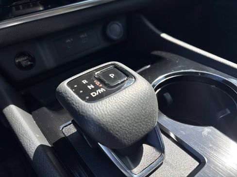 Used 2024 Nissan Rogue S FWD image 16